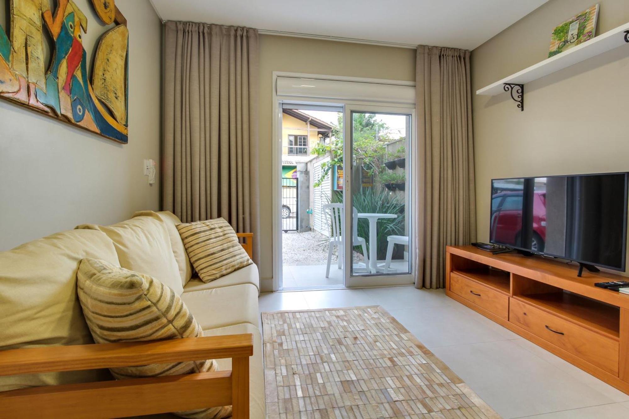 דירות בומבינאס Residencial Casa Flora מראה חיצוני תמונה