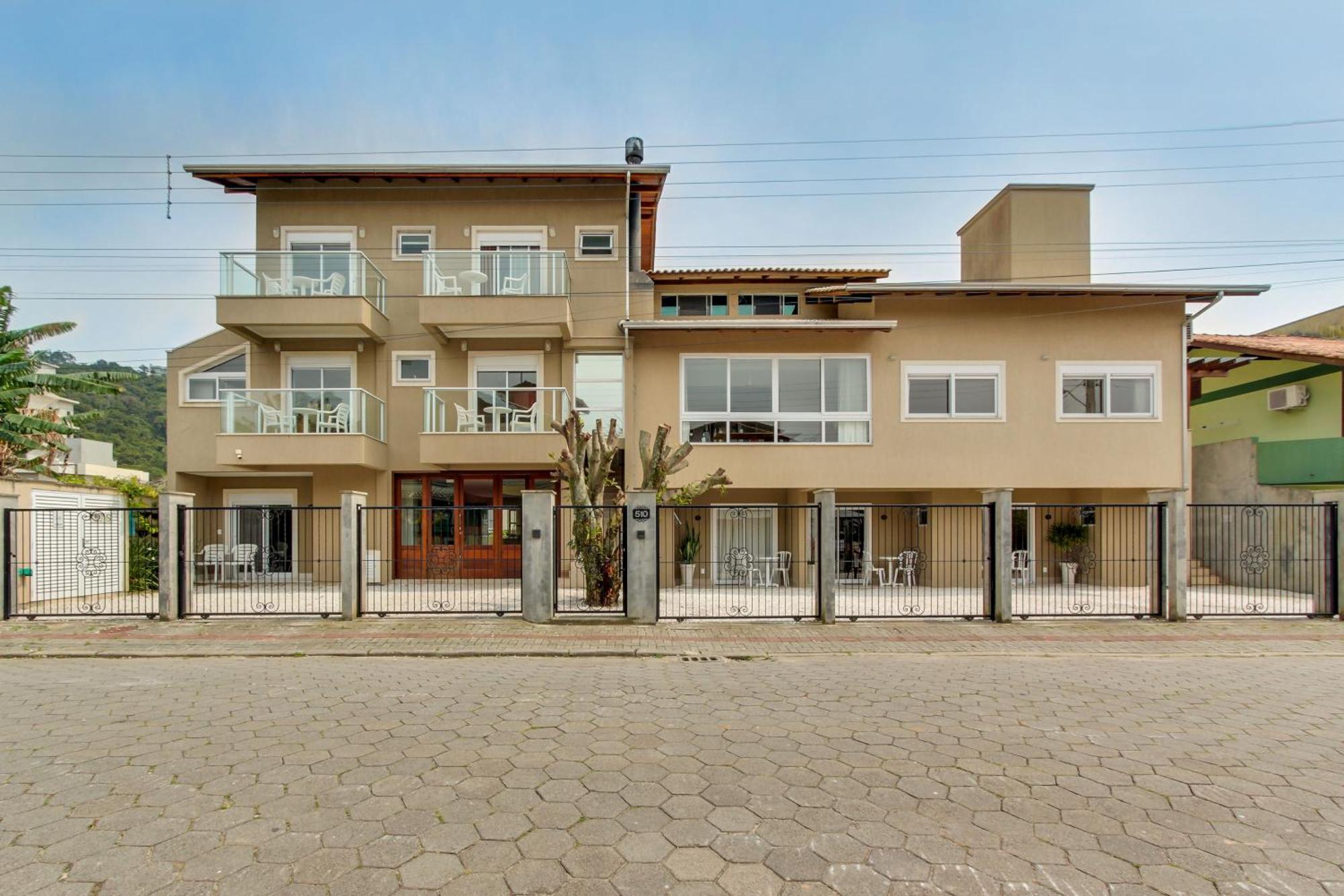 דירות בומבינאס Residencial Casa Flora מראה חיצוני תמונה
