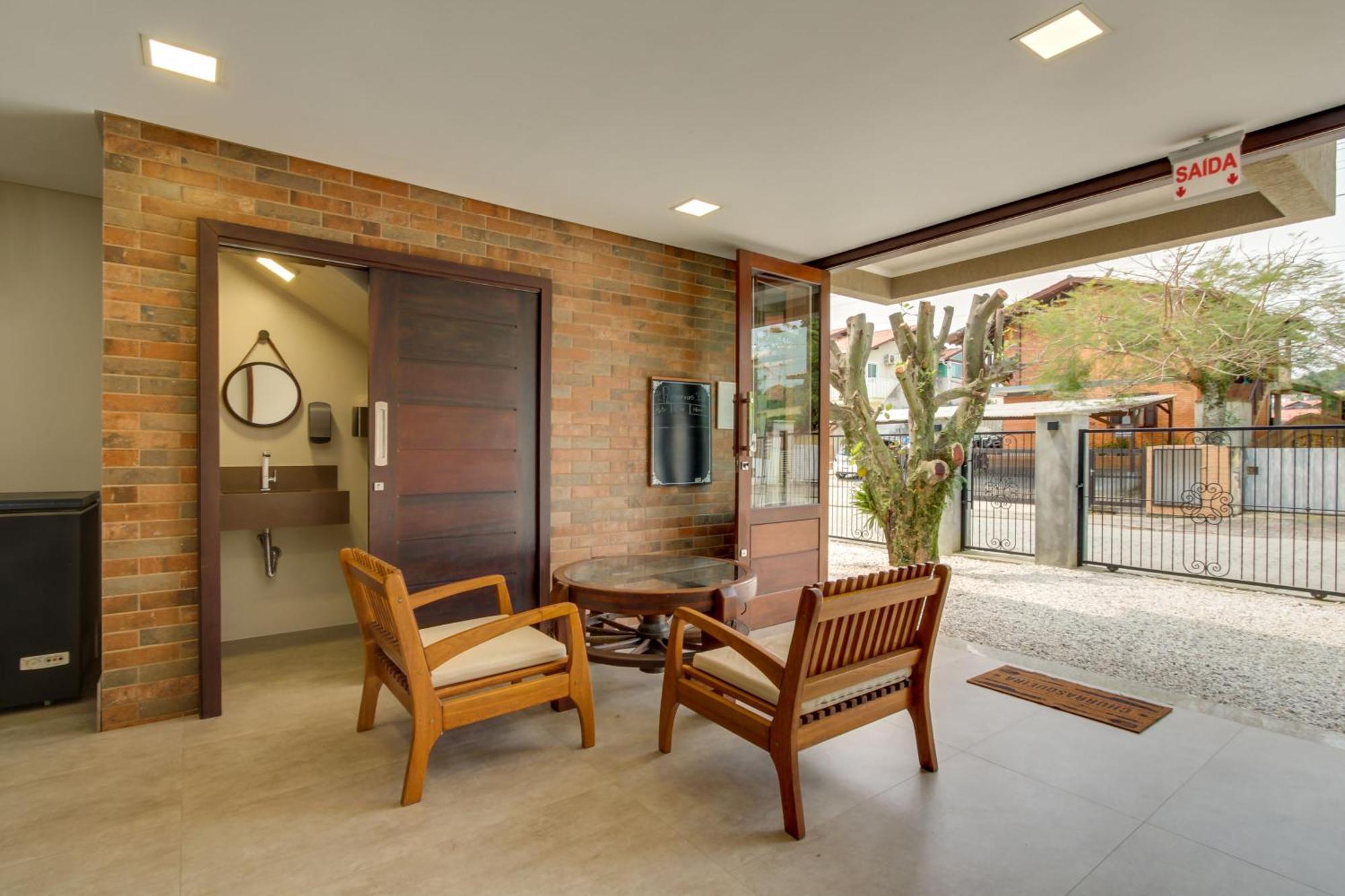 דירות בומבינאס Residencial Casa Flora מראה חיצוני תמונה
