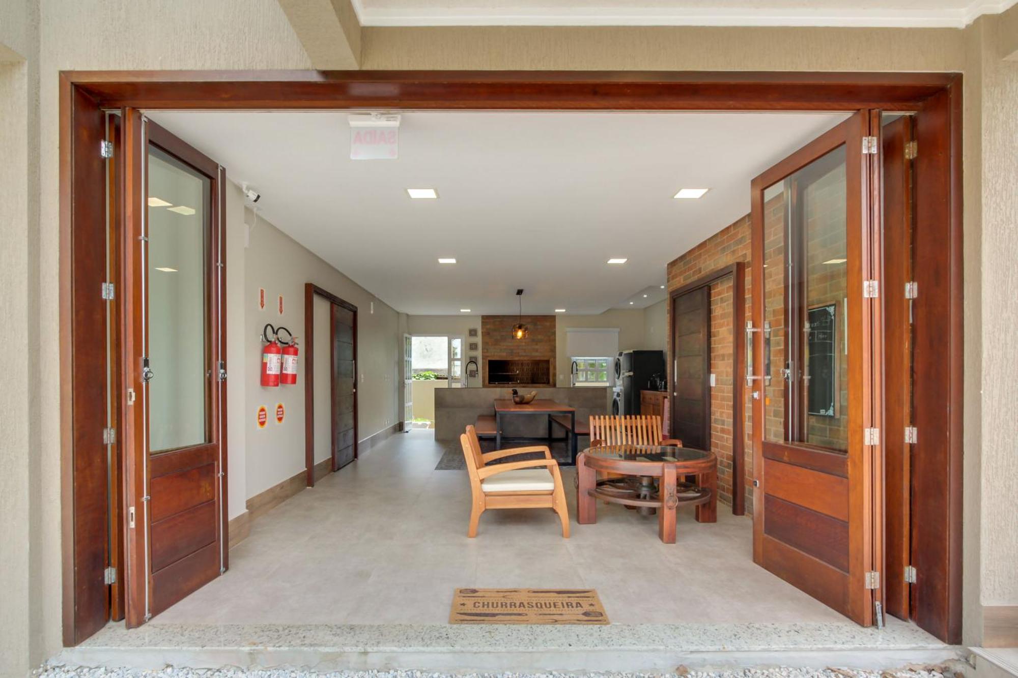 דירות בומבינאס Residencial Casa Flora מראה חיצוני תמונה